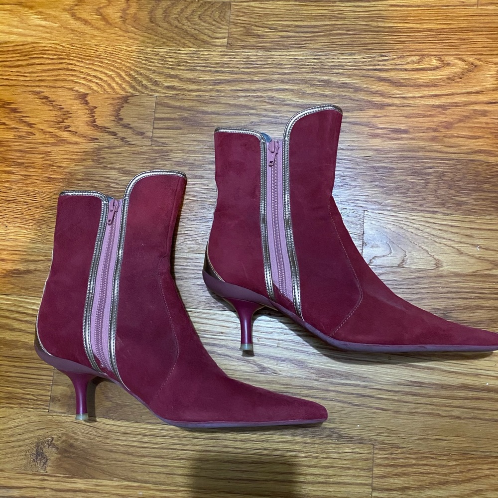 Fornarina maroon/ pink suede ankle boots.